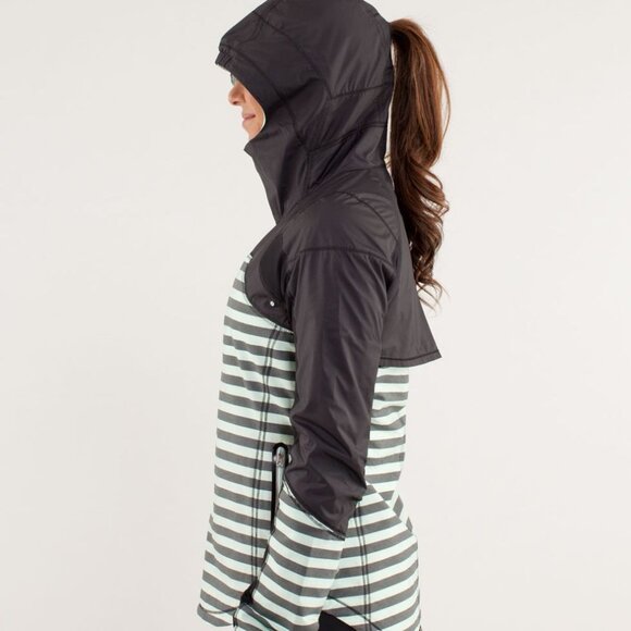 Like new! Lululemon Run Get Up & Glow Jacket coat Reflective, black & mint green - Picture 7 of 13